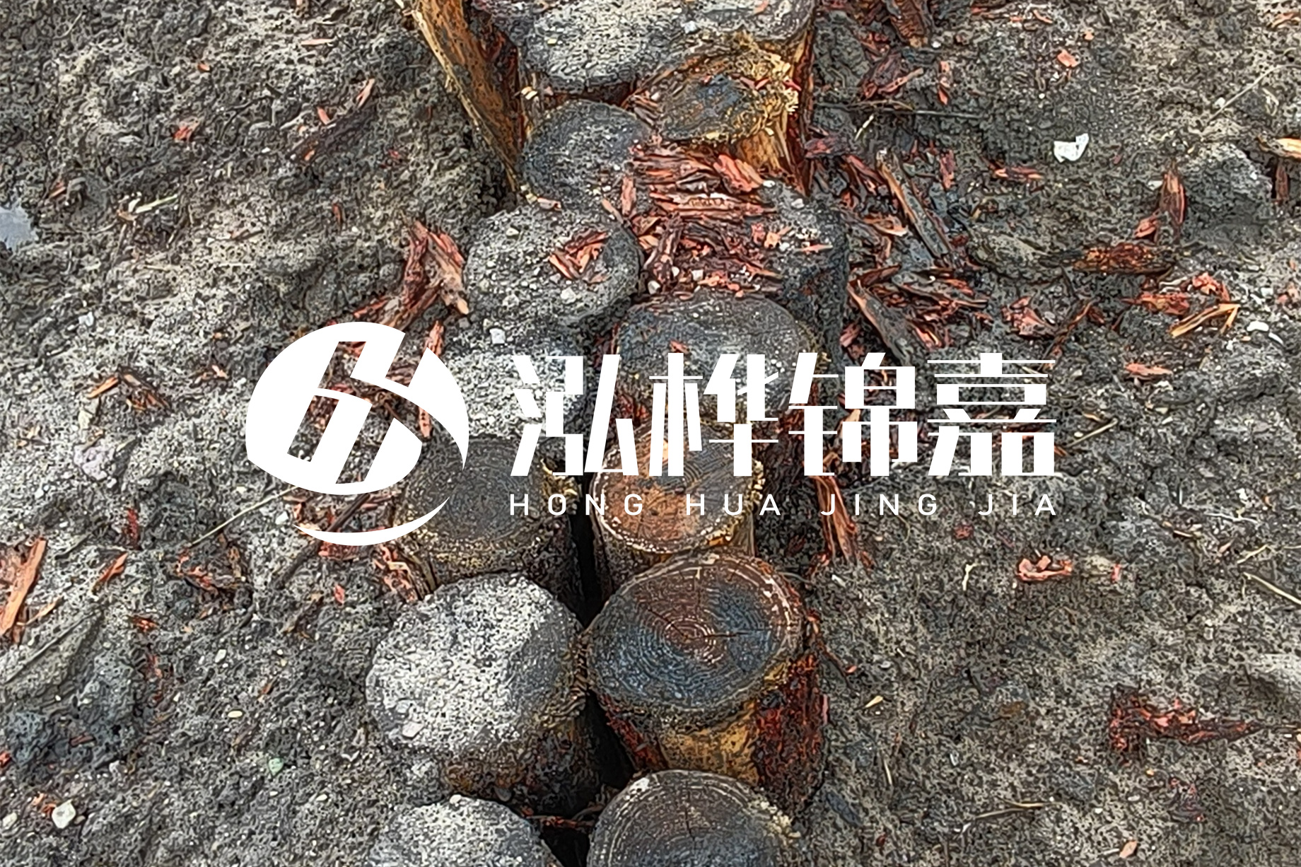 魚(yú)塘淤泥太多怎么清理？挖掘機(jī)清除淤泥的作用及方法